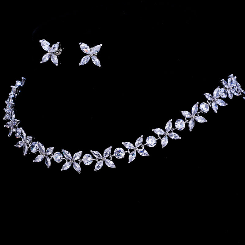 Parure de fleurs brillantes