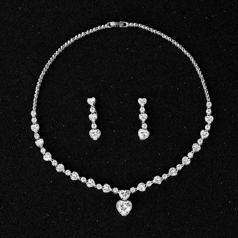 Parure de cœurs en pierres précieuses scintillantes